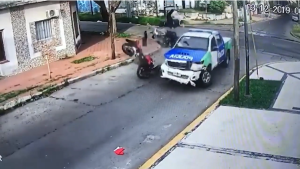 Imágenes fuertes: Persecución entre delincuentes y policía terminó con un fallecido tras brutal accidente (VIDEO)