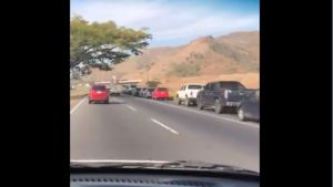 La KILOMÉTRICA cola para echar gasolina en la Autopista Regional del Centro (VIDEO)