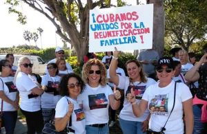 Manifestantes piden en Miami reactivar reunificación de familias cubanas