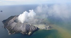 Cinco muertos por erupción de volcán en Nueva Zelanda
