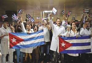 Simulaban ser unos eminentes médicos cubanos y eran santeros