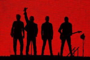 El grupo U2 actúa por primera vez en India