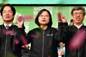 Pekín mantiene presión sobre Taiwán pese a gran triunfo de presidenta Tsai
