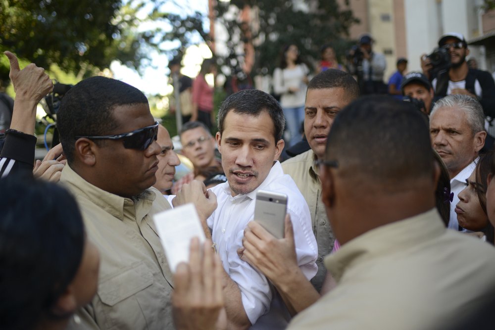 AP EXPLICA: Se agrava la lucha por la asamblea venezolana