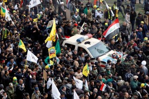 Miles de personas en Irak piden venganza contra EEUU durante el funeral del general Soleimani