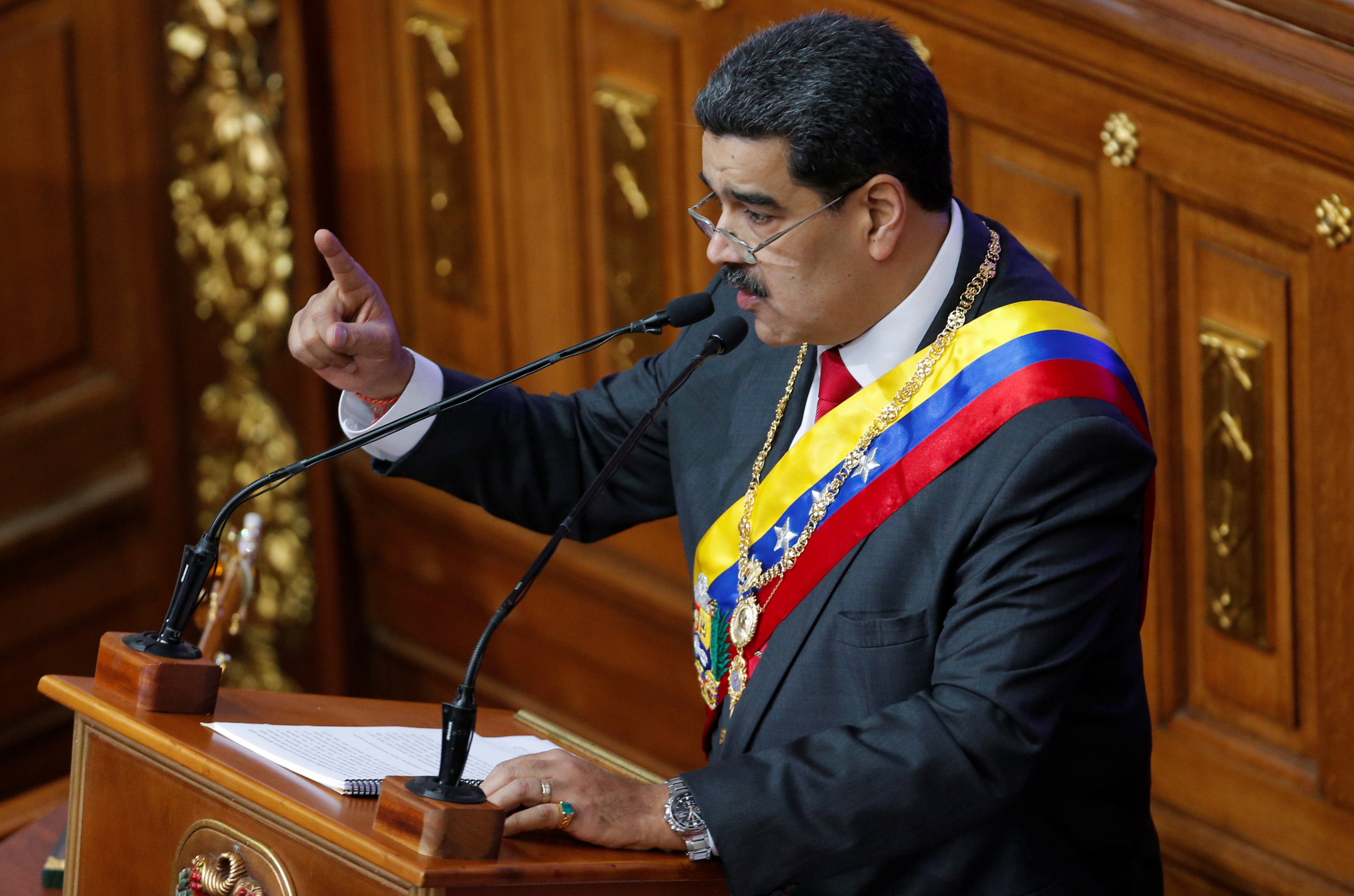 Maduro y su “maravillosa” idea para imponer la gasolina en petros a aerolíneas internacionales