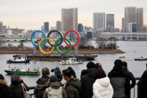 Encienden enormes aros olímpicos seis meses antes de que empiecen los JJOO