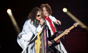 El espectáculo de Johnny Depp junto a Aerosmith por el 50 aniversario de la banda