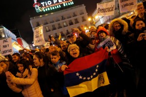 EN IMÁGENES: Venezolanos en Madrid salen en apoyo a Juan Guaidó