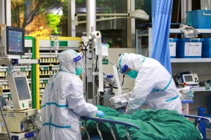 Muere un paciente de coronavirus en Wuhan cinco días después de haber sido dado de alta