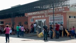 En la morgue del Hospital Central de Valencia, familiares retiran los cuerpos en sábanas (Video Sensible)