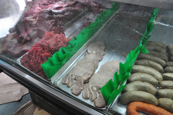 Carniceros en La Guaira no venderán chuletas por sus altos precios
