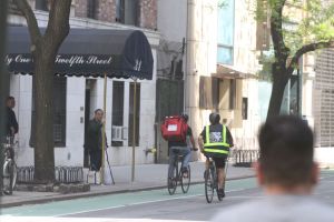 Nueva York impulsa regulación de bicicletas eléctricas que ayudaría a indocumentados