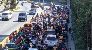 PREVENIDOS: Chavismo da rienda suelta a sus colectivos… HORDA de motorizados se dirigen a Caracas (FOTOS)