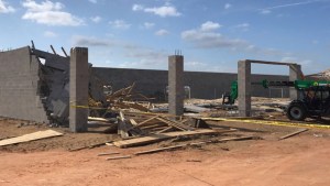 Muro de concreto se derrumba sobre trabajador hispano en Polk