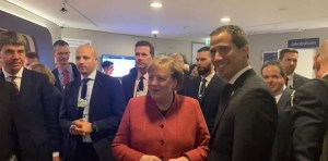 LAS FOTOS: Juan Guaidó se reúne con Angela Merkel en Davos