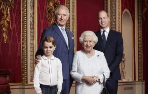 La reina Isabel y su familia posan para LA FOTO que marca el inicio de una nueva década Real