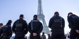La policía neutraliza a un hombre que apuñaló a varias personas en las afueras de París
