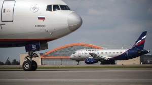 Por qué Rusia le aconsejó a Aeroflot que evite sobrevolar Teherán durante la noche