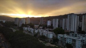 ¡Majestuoso! Colores irradian la esperanza en el cielo de Caracas este #9Ene (Fotos y Video)