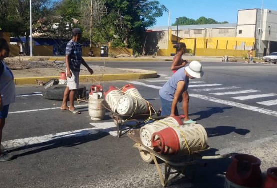 Habitantes del sector Boca de Sabana en Cumaná protestan por la falta de gas domestico. Imagen cortesía.