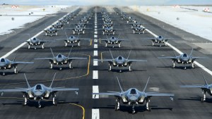 El ejercicio aéreo con 52 F-35 que muestra el poderío militar de EEUU (Fotos)