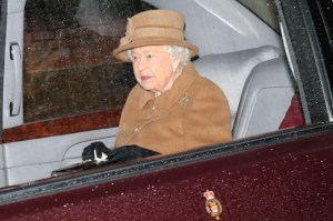 La reina Isabel II cancela fiestas y se dirige a Castillo de Windsor por coronavirus