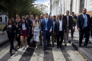 Juan Guaidó dará rueda de prensa este lunes #6Ene