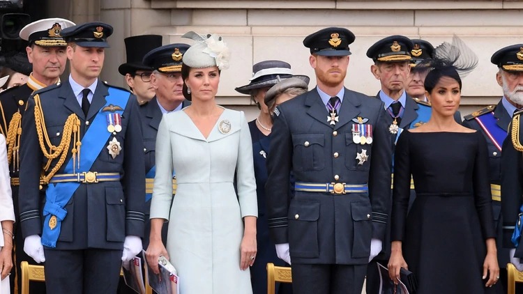 Los duques de Sussex contra todos: Meghan Markle y Kate Middleton ya no comparten el chat familiar de los Windsor