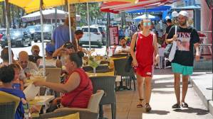 Miami Beach suspende el permiso de cafés al aire libre a 10 restaurantes