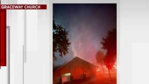 Los equipos responden al incendio de la iglesia en Leesburg