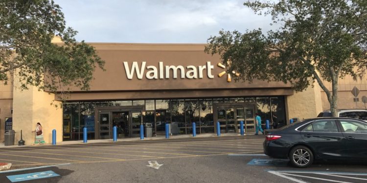 Arrestan a una mujer por fabricar una bomba casera en un Walmart de Tampa