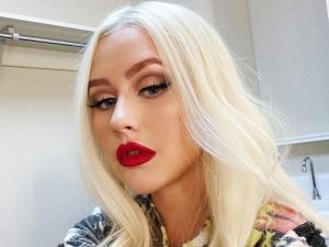 ¡Sin nada abajo! La foto de Christina Aguilera que Instagram podría censurar