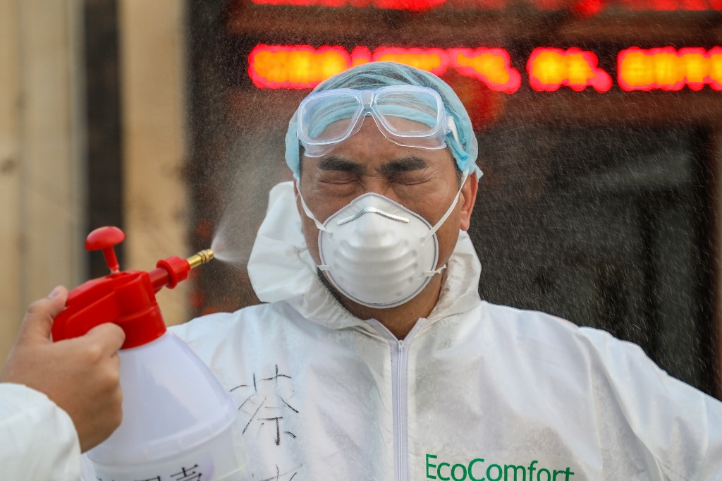 El número de bajas por el brote de coronavirus superó las mil víctimas en China