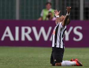 El ESPECTACULAR golazo de Rómulo Otero no evitó la eliminación del Atlético Mineiro de la Copa Sudamericana (Video)