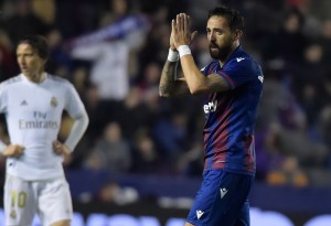 Levante sorprendió a un Real Madrid sin puntería que perdió el liderato de la Liga