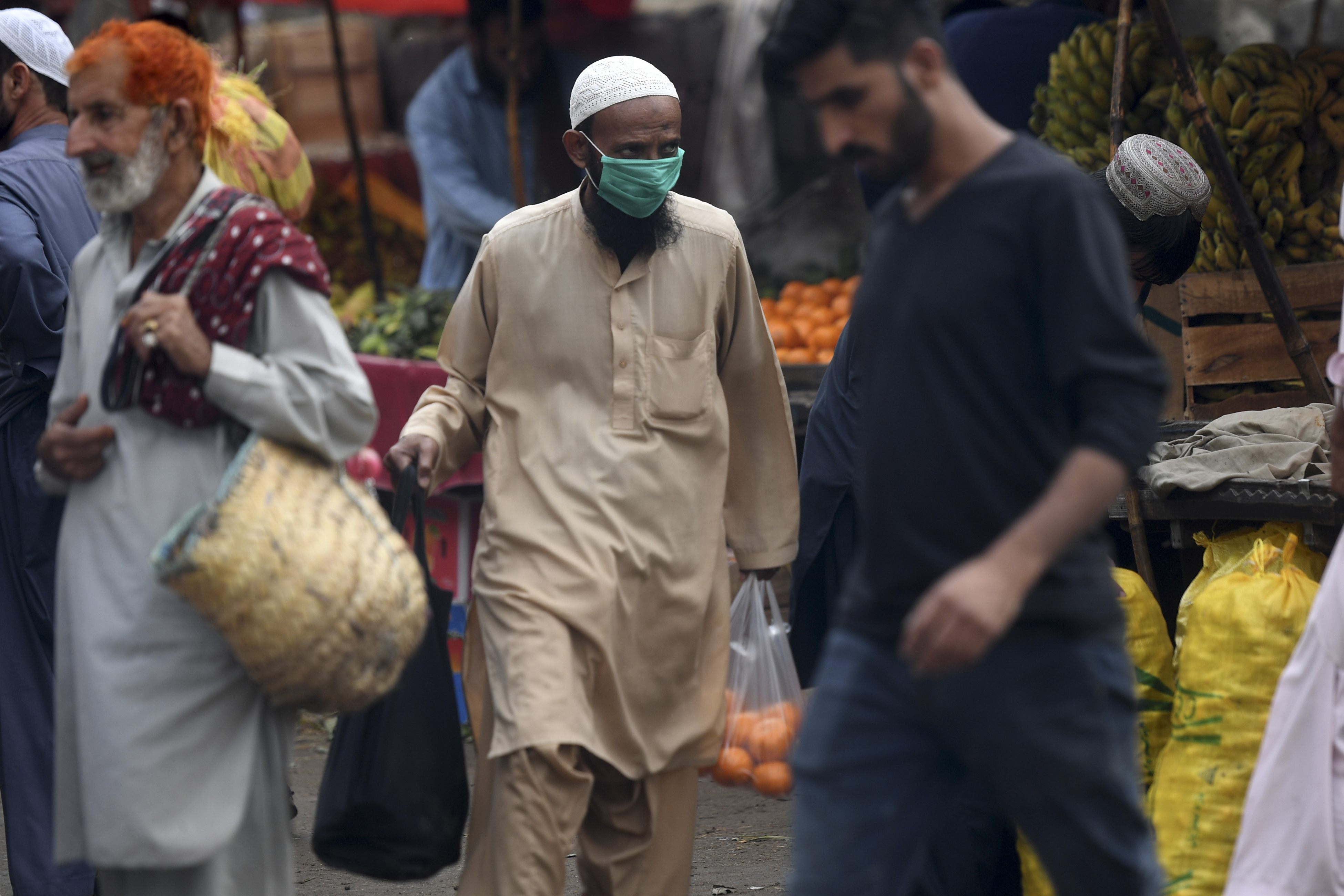 Irán registra 129 nuevos muertos por coronavirus, el balance total sube a 853