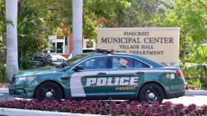 Dos personas bajo custodia luego de la paliza por furia a una mujer en Miami-Dade