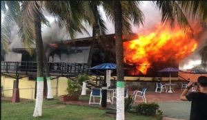 Reportaron incendio en el Club Caronoco de la Ferrominera Orinoco este #13Feb (Fotos y Video)