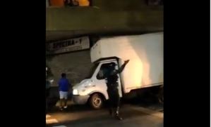 Funcionarios de la PNB hostigaron al equipo logístico que asistió en la Plaza Bolívar de Chacao (Video)