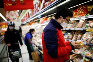 China lanza inspección de alimentos importados tras repunte de Covid-19 en Pekín