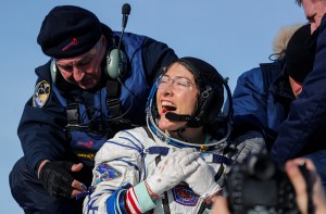 Mujer astronauta estadounidense regresó a la Tierra tras récord de 11 meses en el espacio