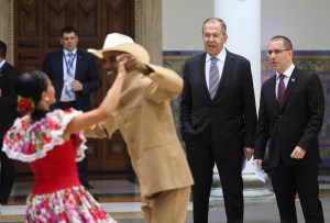 Arreaza recibe a Lavrov en la Casa Amarilla y le dedica senda “serenata” llanera (VIDEO)