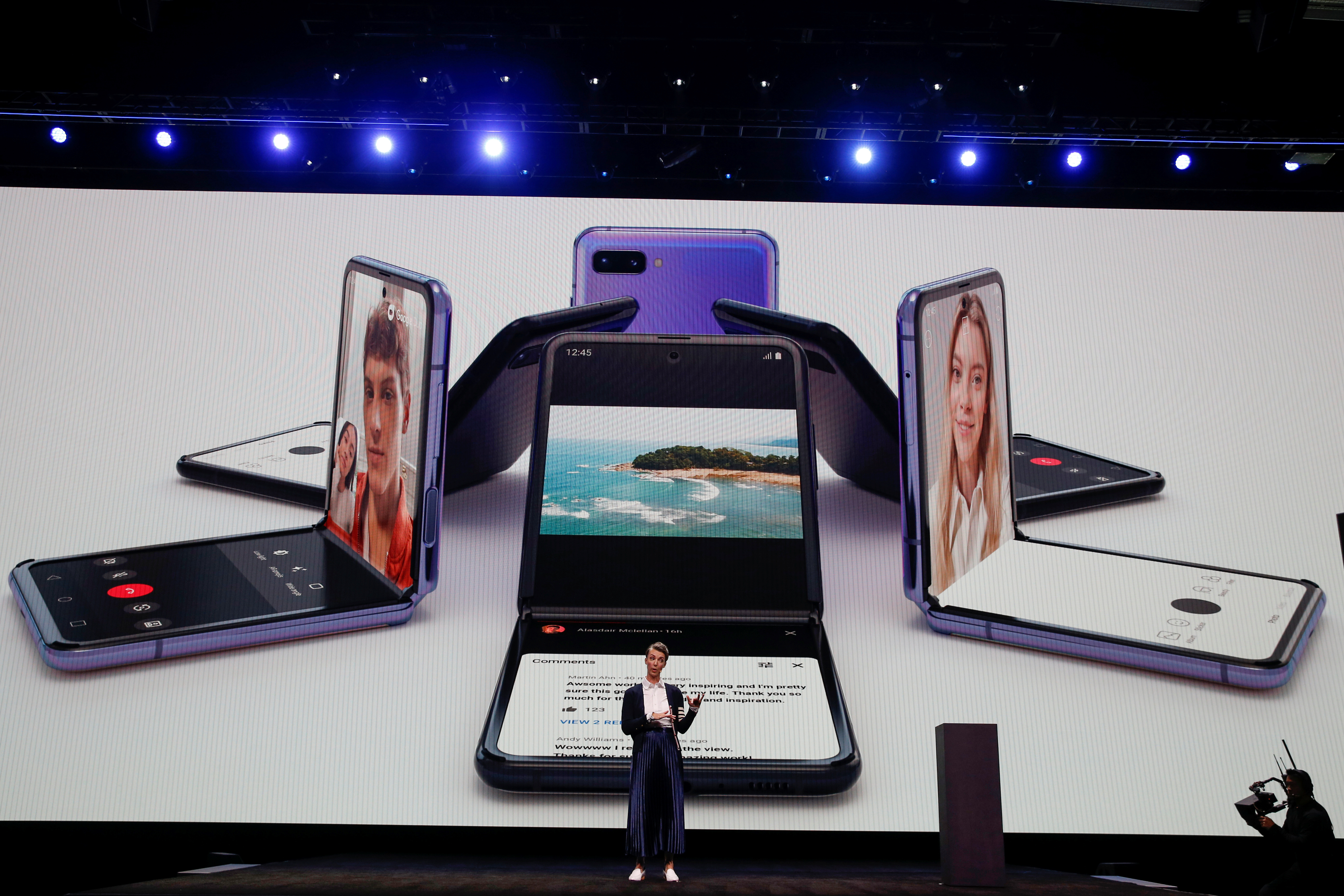 Samsung presentó su nuevo teléfono plegable Galaxy Z Flip (Fotos)