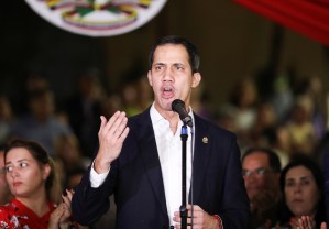 Guaidó condenó que se ignore el hambre en Venezuela pero se calme la sed de crudo en Cuba