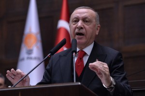 Erdogan amenaza a Damasco con nuevos ataques y acusa a Rusia de “masacres” en Siria