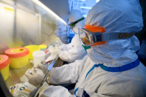 Cuatro nuevos fallecimientos por coronavirus en Irán, donde ya hay 19 muertos