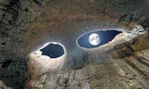 Si quieres ver los “ojos de Dios” tienes que visitar la cueva búlgara Prohodna (Fotos)