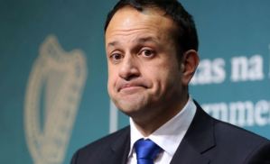 Primer ministro de Irlanda anunció su renuncia pero seguirá hasta que haya nuevo nombramiento