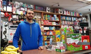 Llévate lo que puedas en 5 segundos: Un divertido reto propuesto por el dueño de una tienda en el Bronx para ayudar a los necesitados